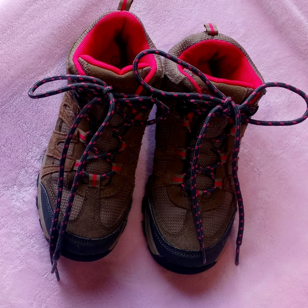 BEARPAW GIRL HIKING 👢